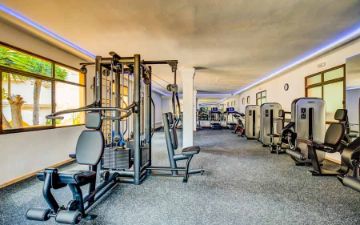 gimnasio del sbh monica beach