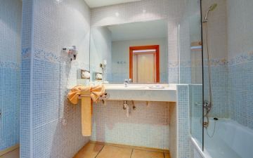 bagno camera doppia con vista mare sbh club paraíso playa