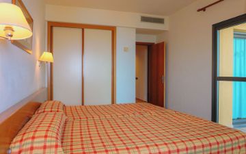 letto camera familiare con vista mare sbh club paraiso playa