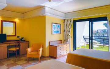 scrivania camera doppia standard sbh crystal beach hotel suites