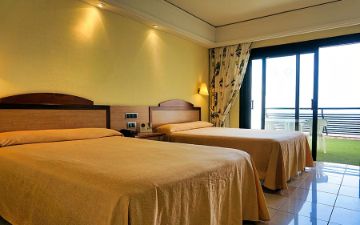 camera doppia con vista mare sbh crystal beach hotel suites