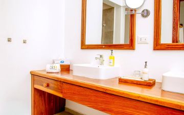 front beach master room sbh kilindini resort