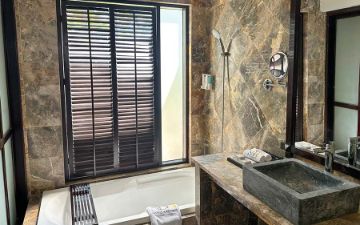 bagno villa vista oceano sbh le belhamy beach resort<br/>