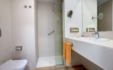 salle de bain chambre familiale vue mer SBH Maxorata Resort