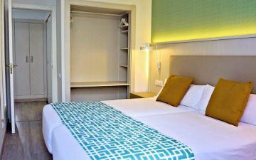 armoire chambre familiale vue mer SBH Maxorata Resort