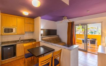 Camera Familiare con Una Camera da Letto • SBH Monica Beach Resort