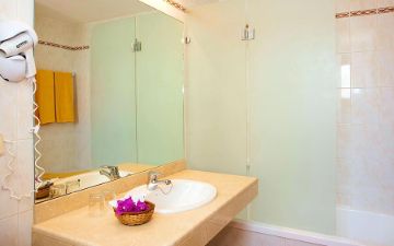 Camera Familiare Standard Mare SBH Royal Monica