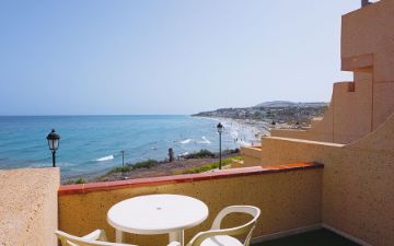 terraza habitacion doble vista mar sbh taro beach