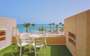 terraza habitacion familiar vista mar sbh taro beach