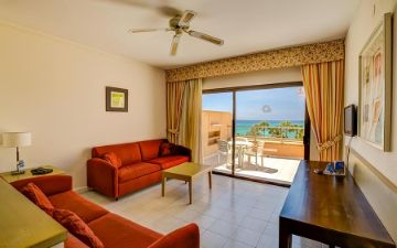 salon master suite vista mar sbh taro beach