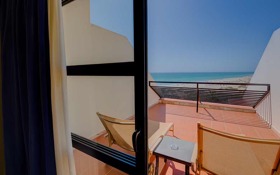 Terrasse Doppelzimmer mit frontalem Meerblick sbh crystal beach