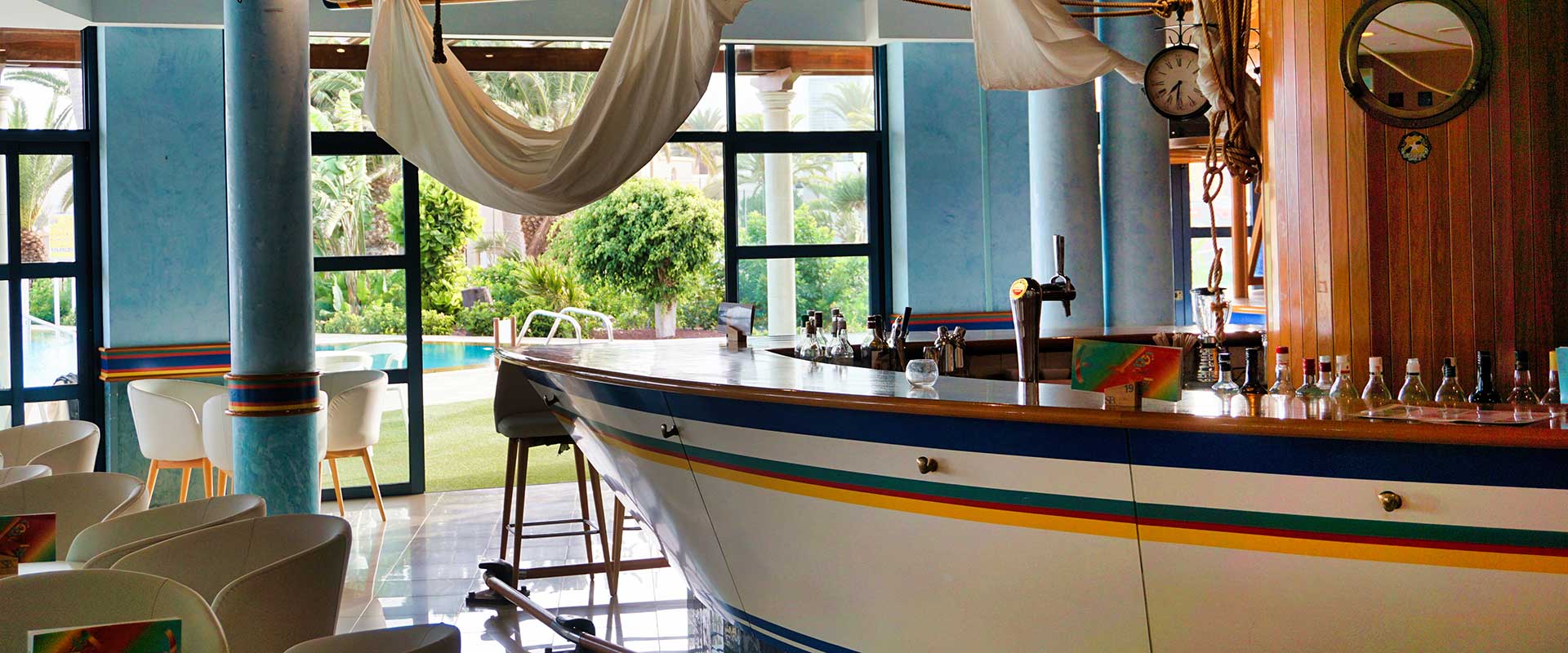 Poolbar Snack SBH Crystal Beach Hotel & Suites