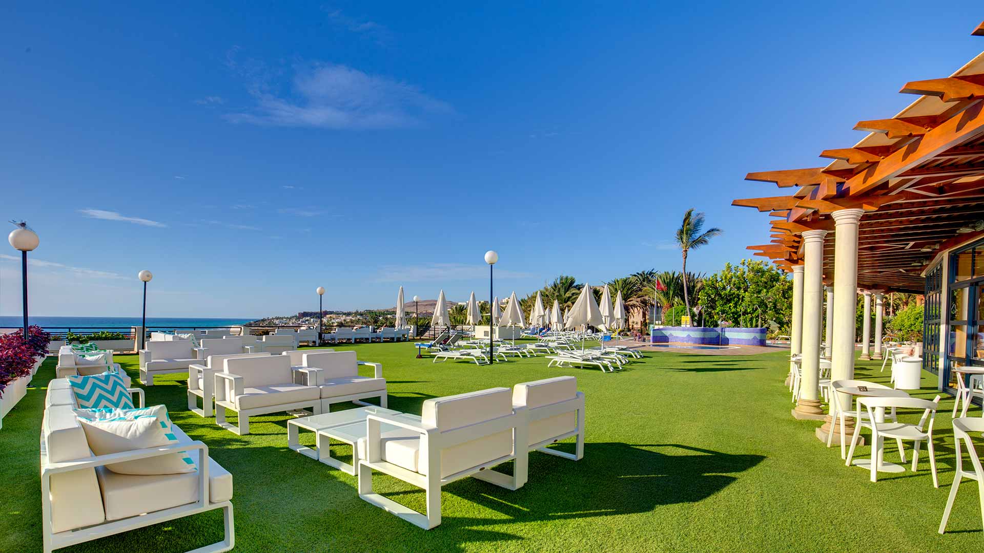 instalaciones sbh crystal beach hotel suites