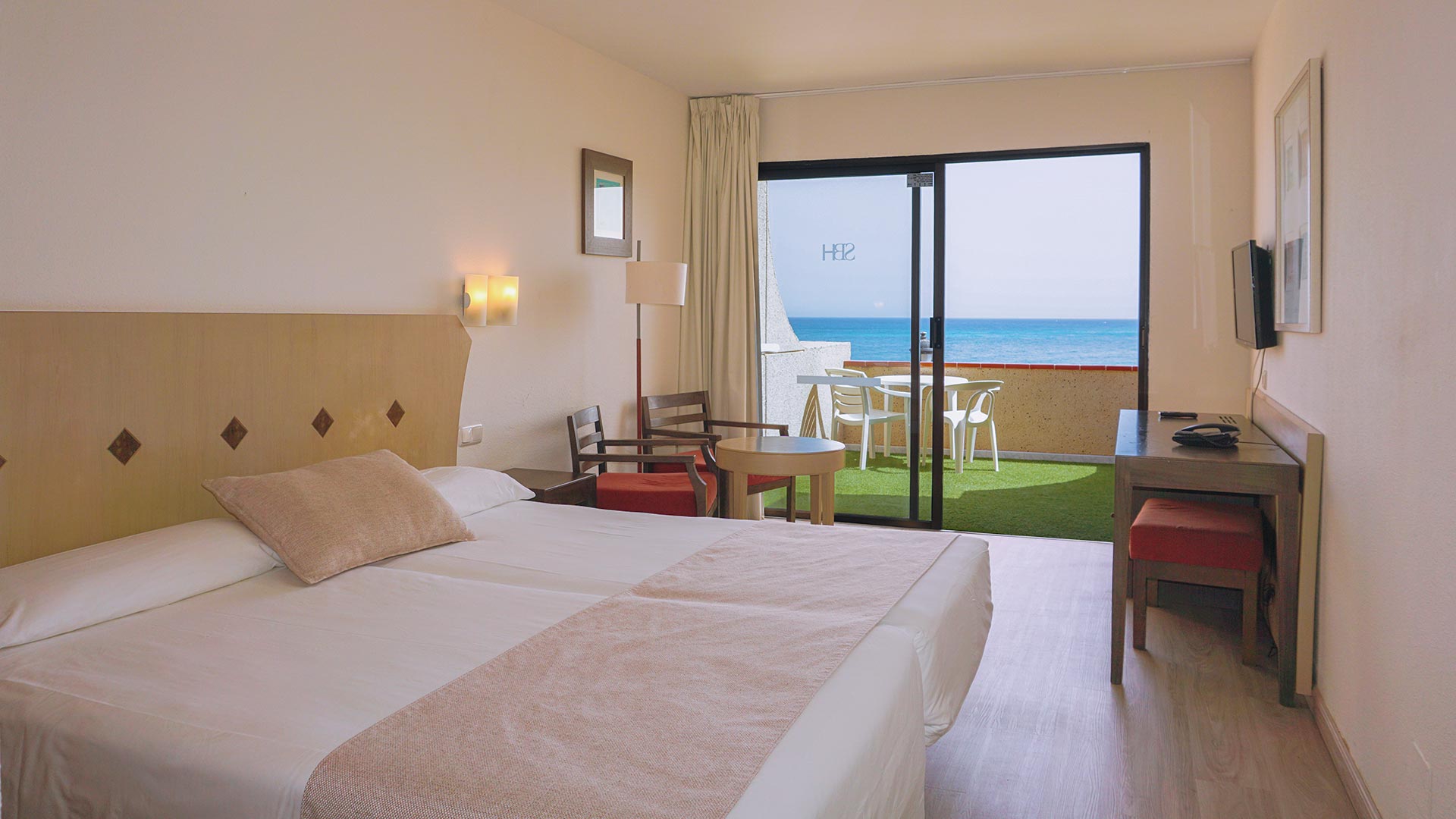 habitaciones sbh taro beach