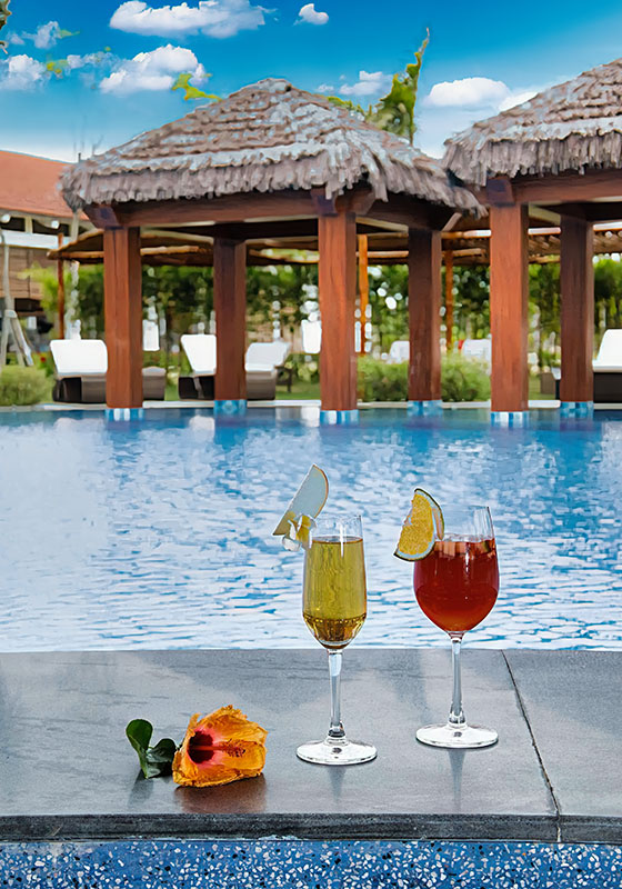 bars and restaurants pool bar SBH Gloria Hue