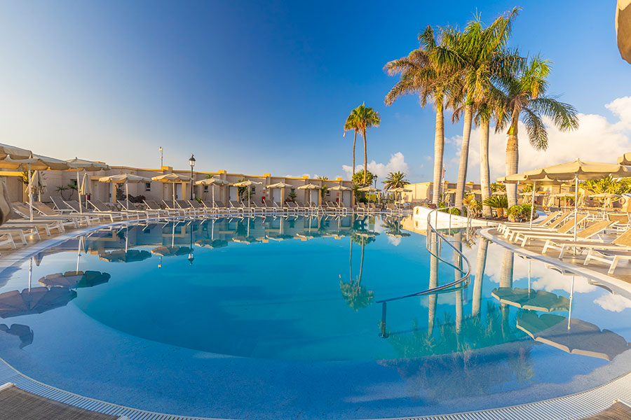 piscines sbh monica beach resort